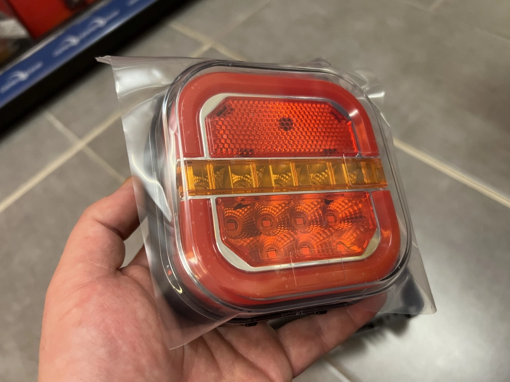 SafetyBeamy™ - Wireless Car LED Trailer Light - 1 Kit 2 PCS